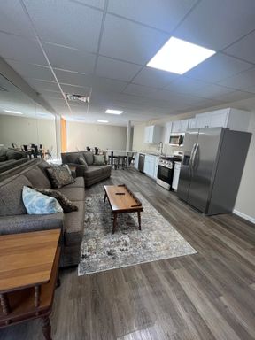 409 N Lewis St - Suite 4