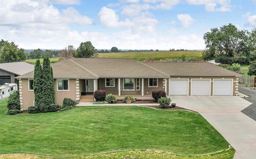 5 Bed 3 Bath Single Family Home in Stratford Road Estates!!! – photo 1