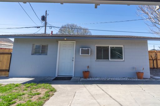1 Bedroom Home w/Shared Yard Space. – photo 1