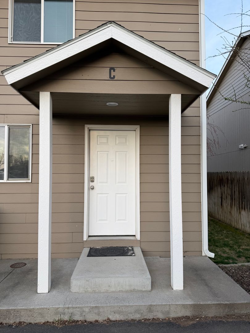 Moses Lake Apartment: 1709 Fern