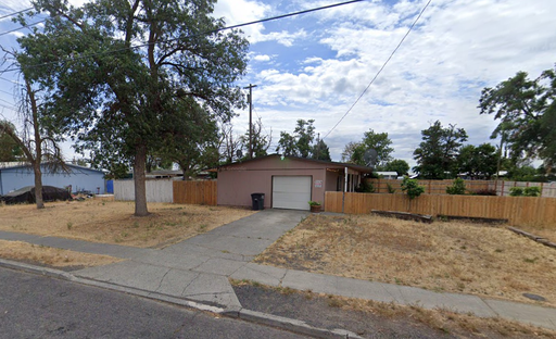 3 Bedroom Home Fully Fenced Front & Back Yards. – photo 1