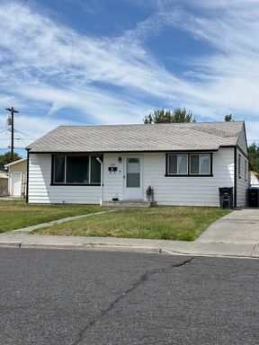 Cozy 2 bedroom 1 bath House! PRICE REDUCED!! – photo 1