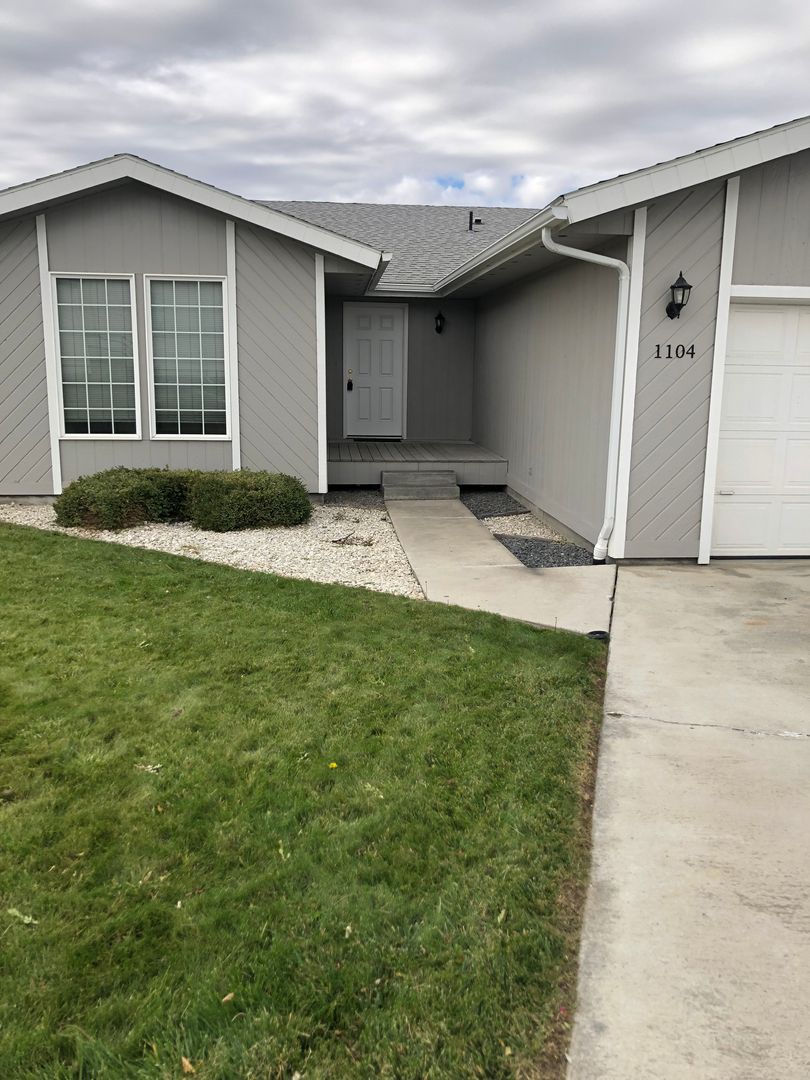 1104 S Jefferson Ave , Moses Lake, WA 98837
