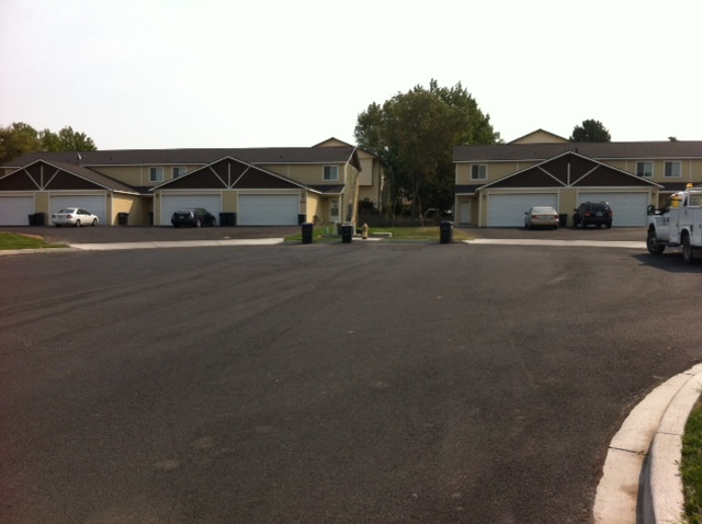 Moses Lake Apartment: 109 Mizzou Ct