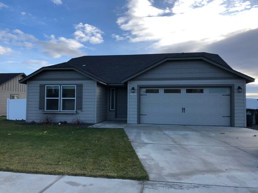 Edgewood Home in Sagecrest Development! – photo 1