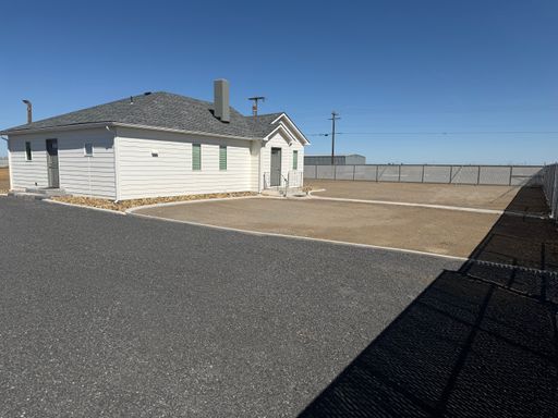 1+ Acre fenced yard with office in the country!