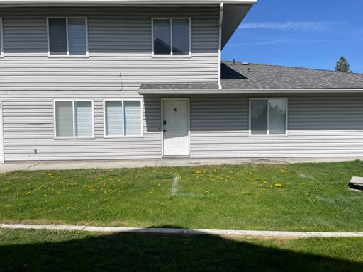 Remodeled 2 Bedroom Apartment!! – photo 1
