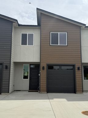 Reduced Rent! New Construction Condo Now $2,200/mo!! – photo 1