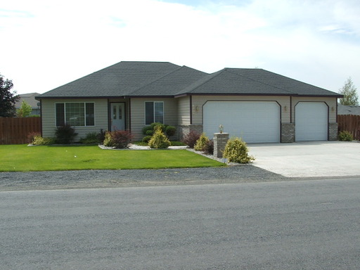 Home for Rent With Water Included!! – photo 1