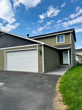 4 Plex, End Unit, For Rent – photo 1
