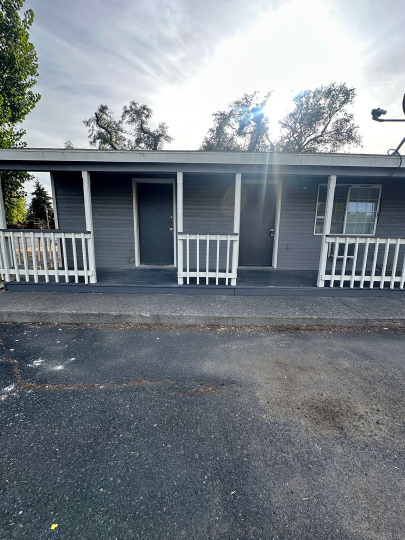 Ephrata Apartment: 212 14th Ave SW