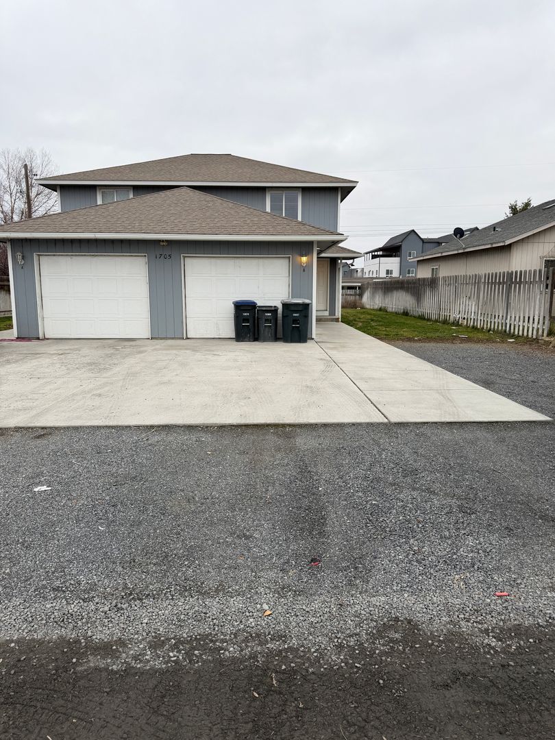 Moses Lake Apartment: 1705 Bemis