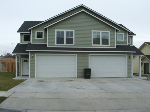 Big Townhouse For Rent w/ WSG Included – photo 1