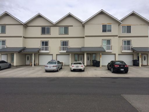 3 Bedroom, 3.5 Bathrooms Townhome in Quincy!!