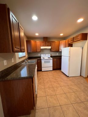 3 Bedroom, Pet Friendly Townhome! 1/2 Off One Months Rent with 12 Month Lease!!! – photo 1