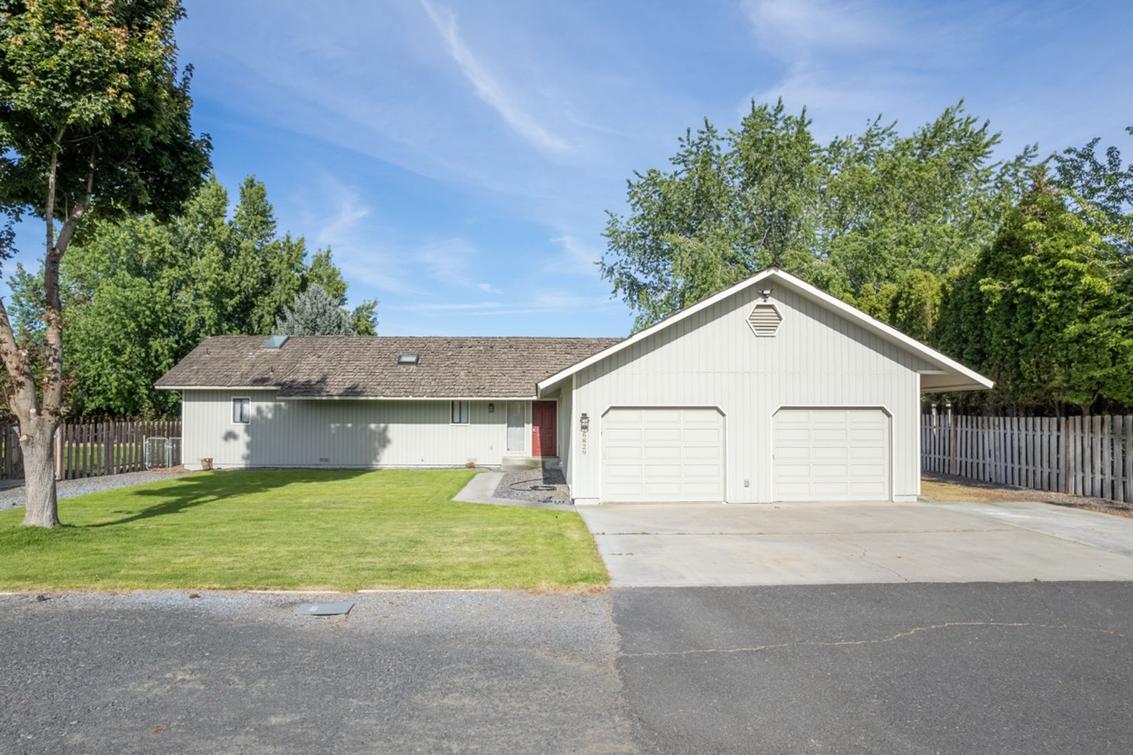 Moses Lake House: 6829 Eagle Dr NE