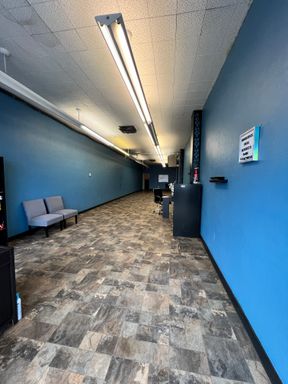 Prime downtown location! – photo 1