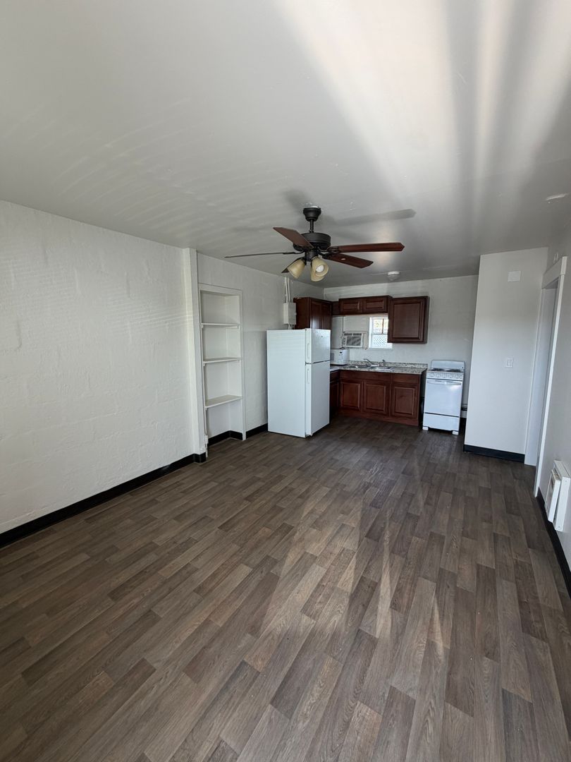 Moses Lake Apartment: 2128 W Broadway