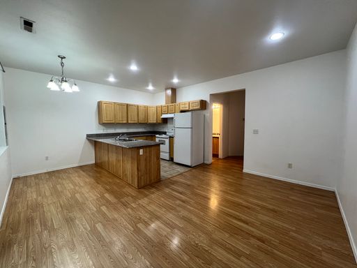 Pet Friendly 3 Bedroom Townhouse! – photo 1