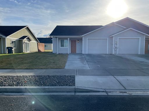 Pet Friendly Duplex For Rent! – photo 1