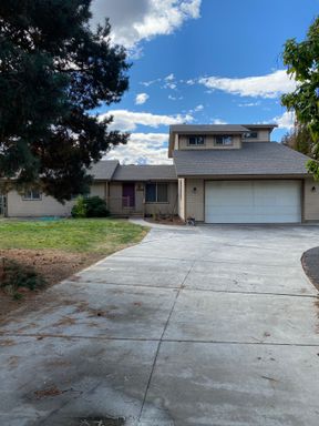 Large Home for Rent on Airway Dr, Beautiful Backyard Views! – photo 1
