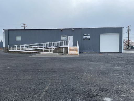 Warehouse w/Overhead Bays $4000/month – photo 1