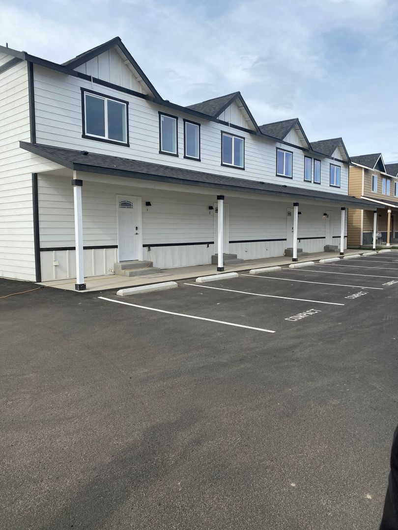 Moses Lake Apartment: 2805  Marina Drive