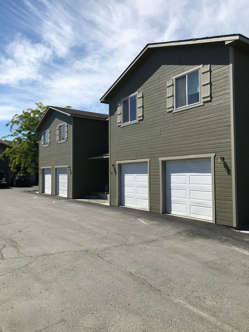 Moses Lake Apartment: 1626 & 1628 W Lee St