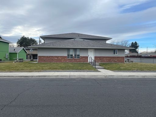 3 Bedroom 2 Bathroom Apartment – photo 1