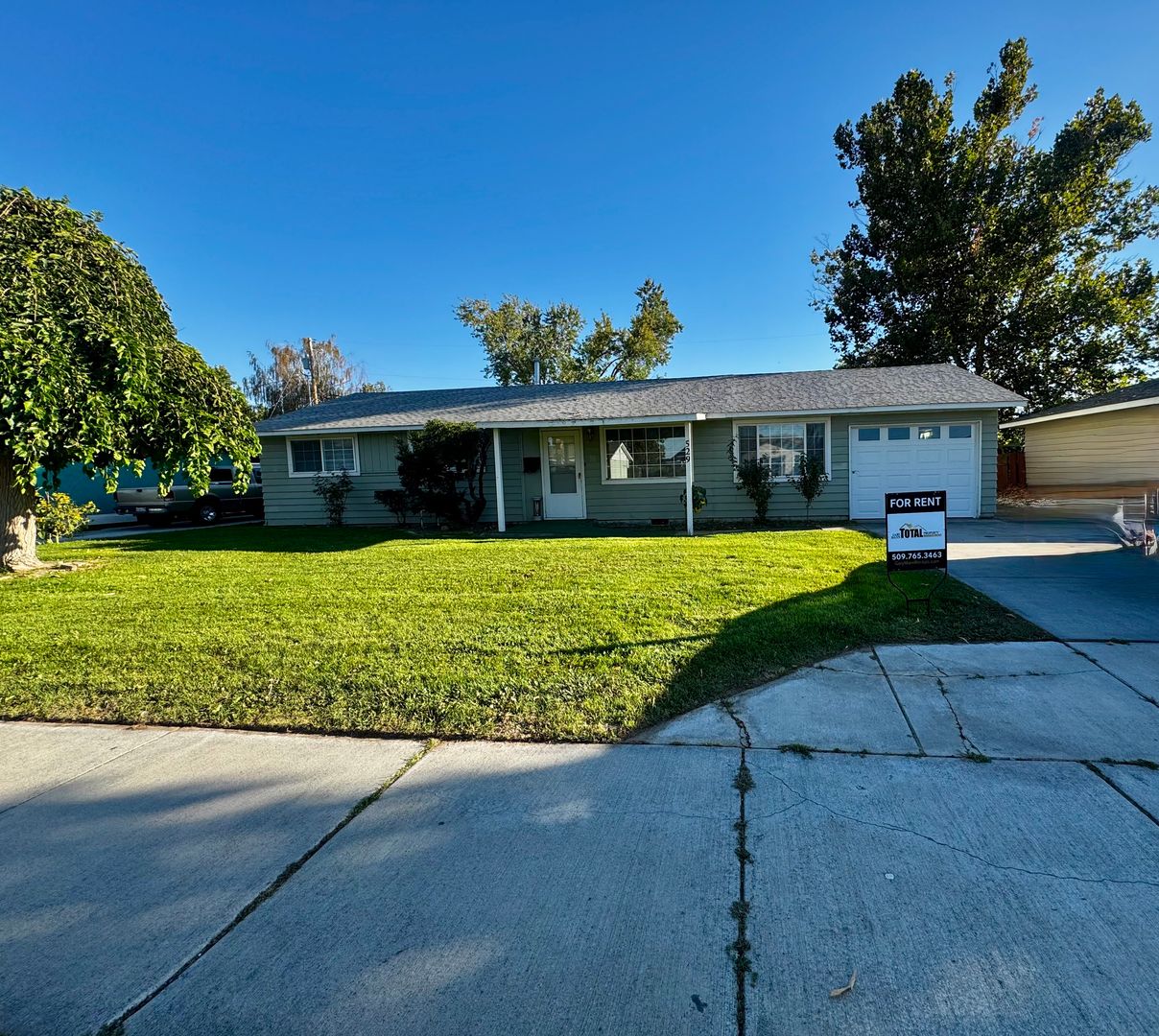 Moses Lake House: 529 E Sharon Ave
