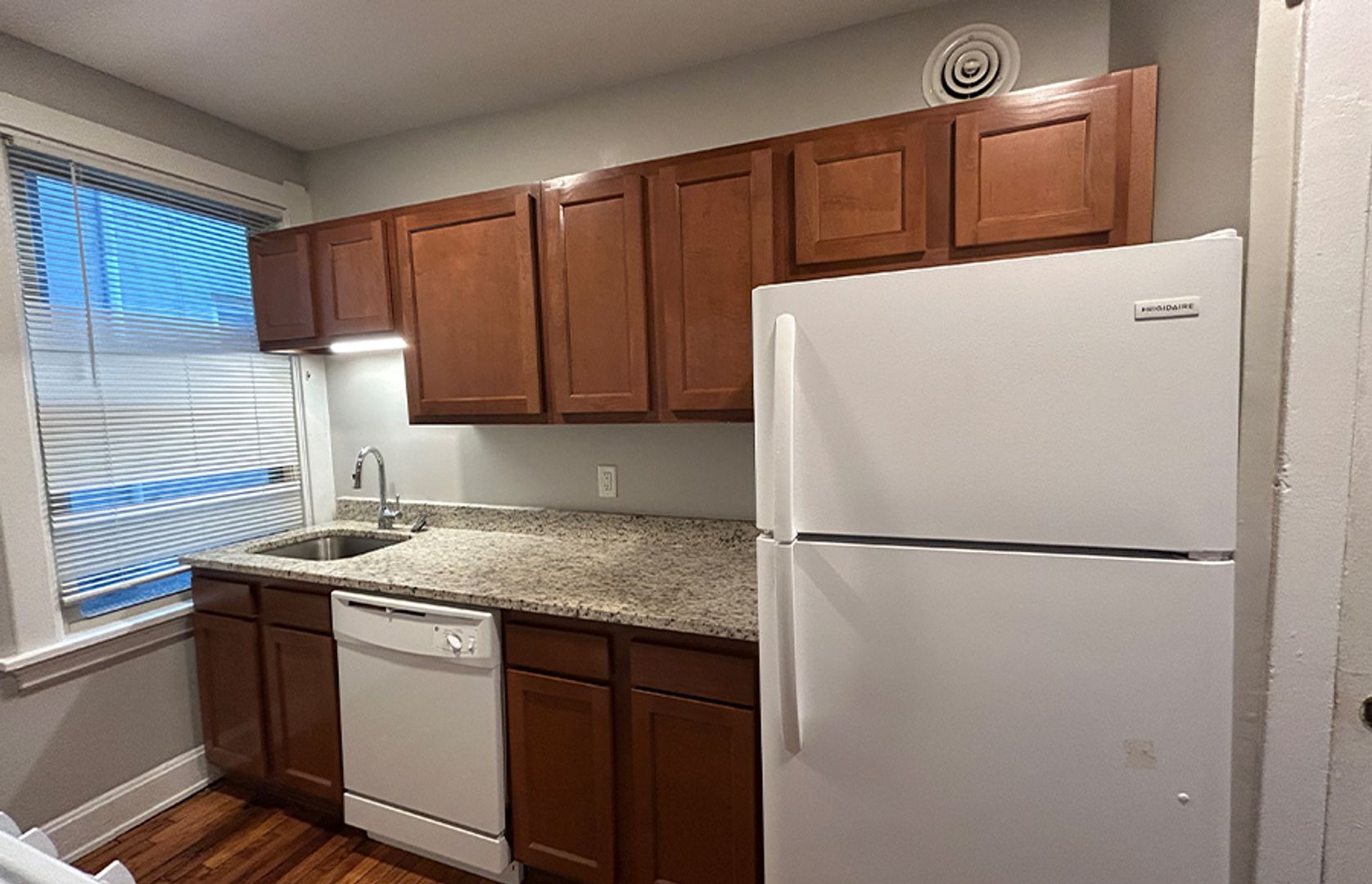 Cincinnati Apartment: 3404 Whitfield Avenue