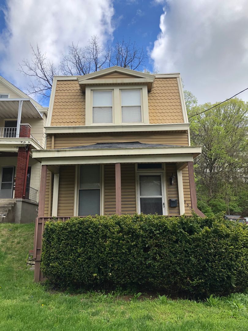 CINCINNATI House: 930 Ludlow Avenue