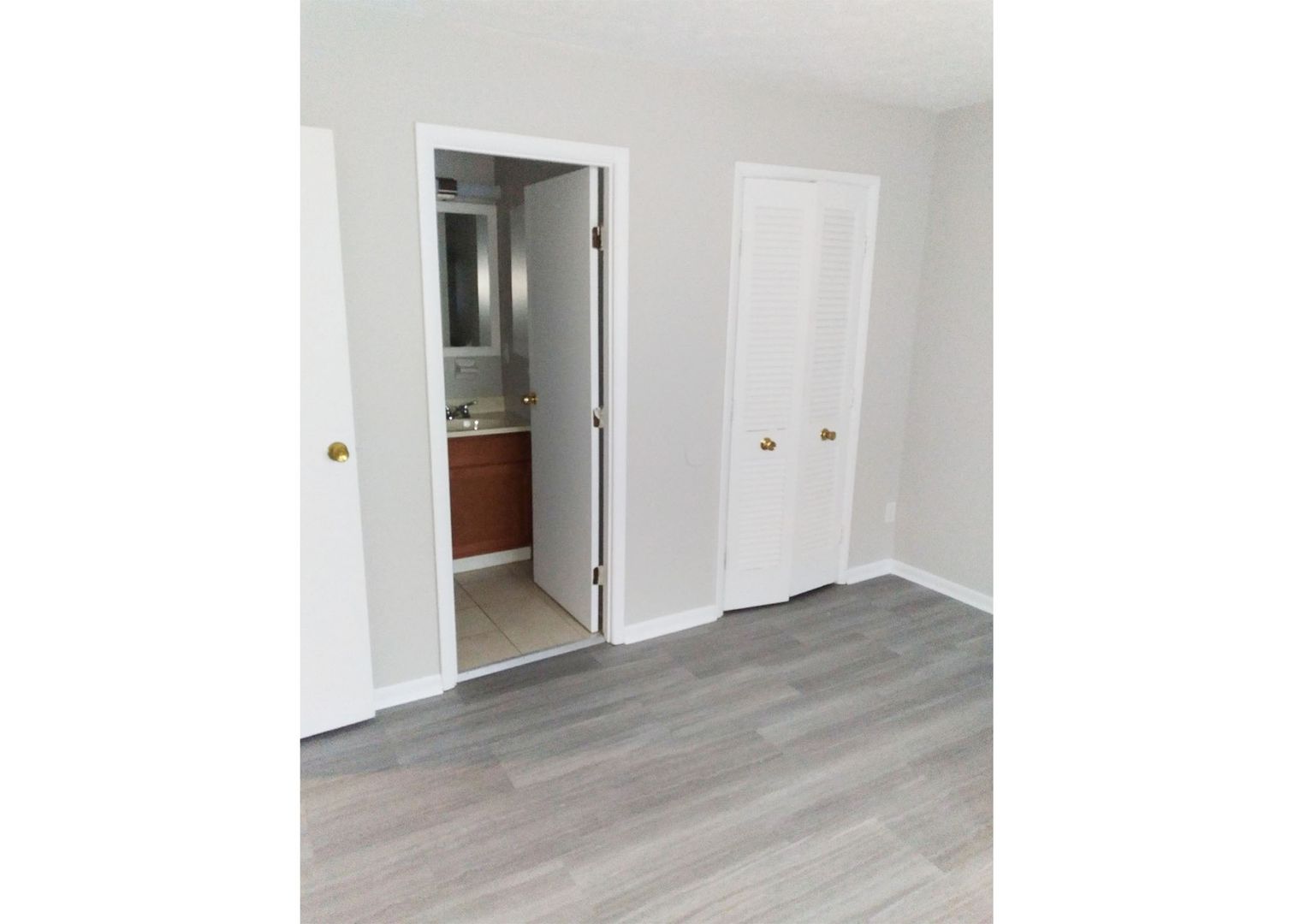 Cincinnati Apartment: 3033 Clifton Avenue