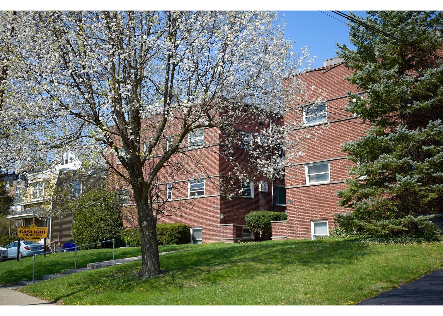 Cincinnati Apartment: 922-926 Ludlow Avenue