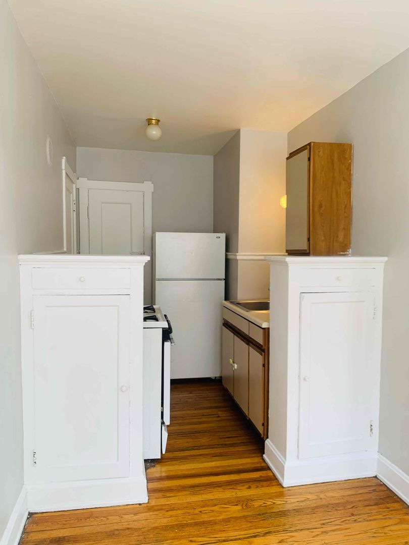 Cincinnati Apartment: 3404 Whitfield Avenue