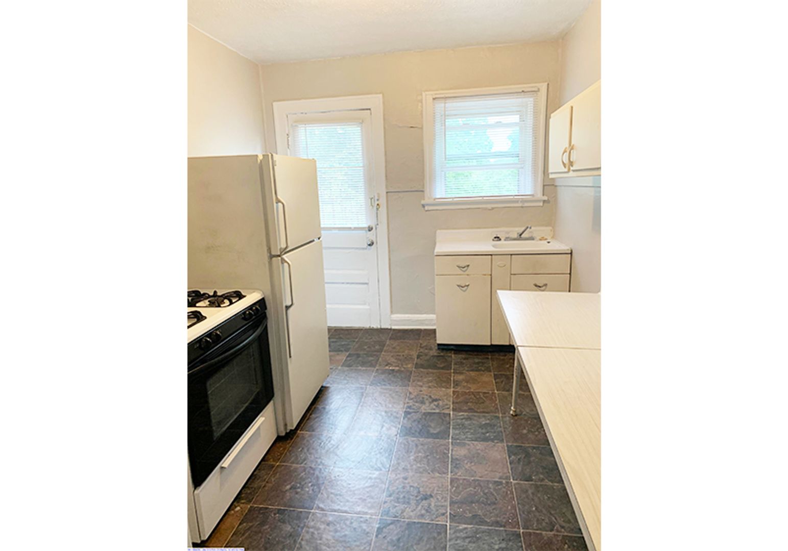 Cincinnati Apartment: 415-419-423 Probasco Street