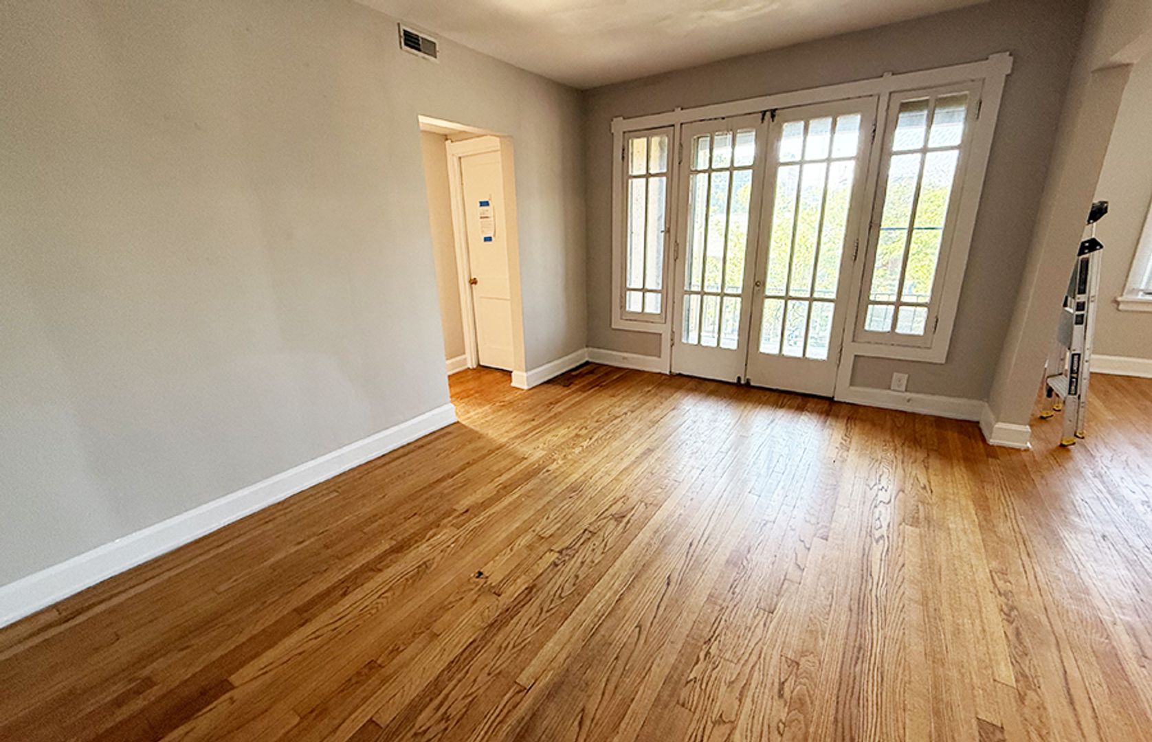 Cincinnati Apartment: 3404 Whitfield Avenue