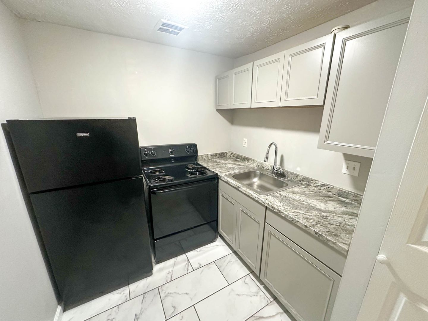 Cincinnati Apartment: 714 Clifton Colony Dr