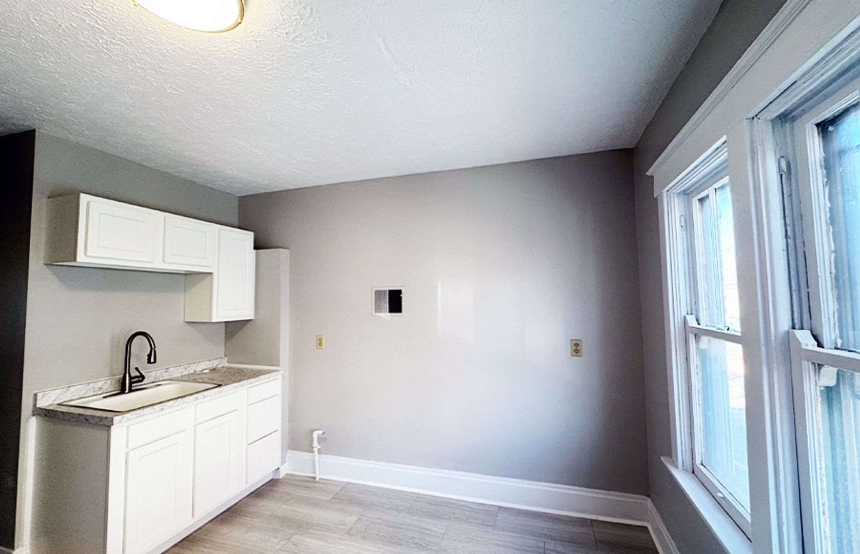 Cincinnati Apartment: 2831-2833 Glendora Avenue