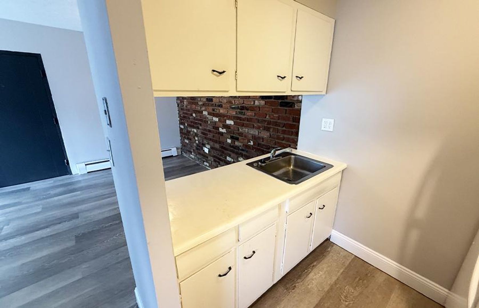 Cincinnati Apartment: 2065 Clifton Avenue