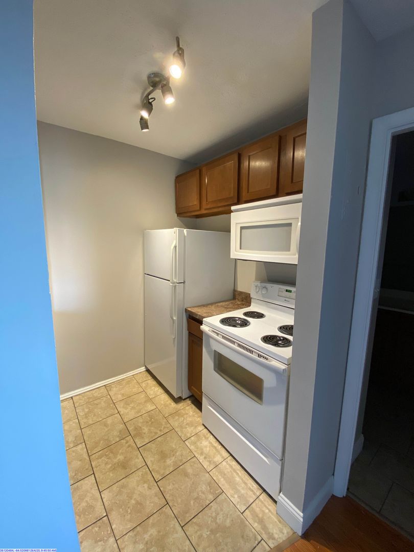 Cincinnati Apartment: 2065 Clifton Avenue