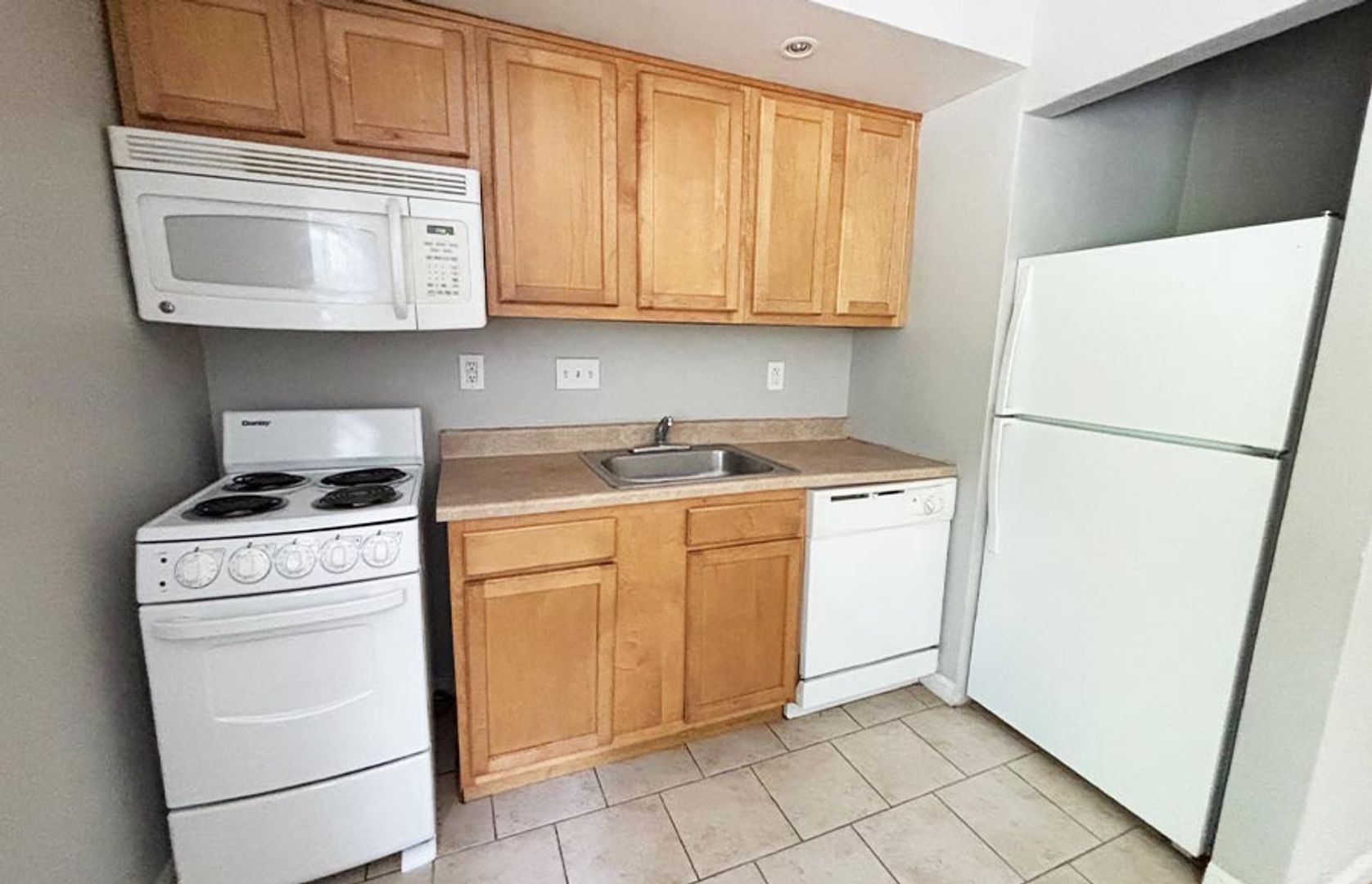 Cincinnati Apartment: 562 Lowell Avenue