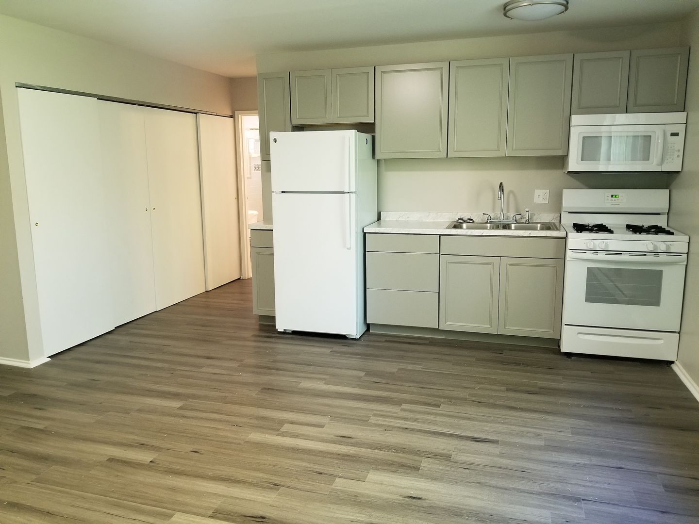 Cincinnati Apartment: 3233 Whitfield Avenue