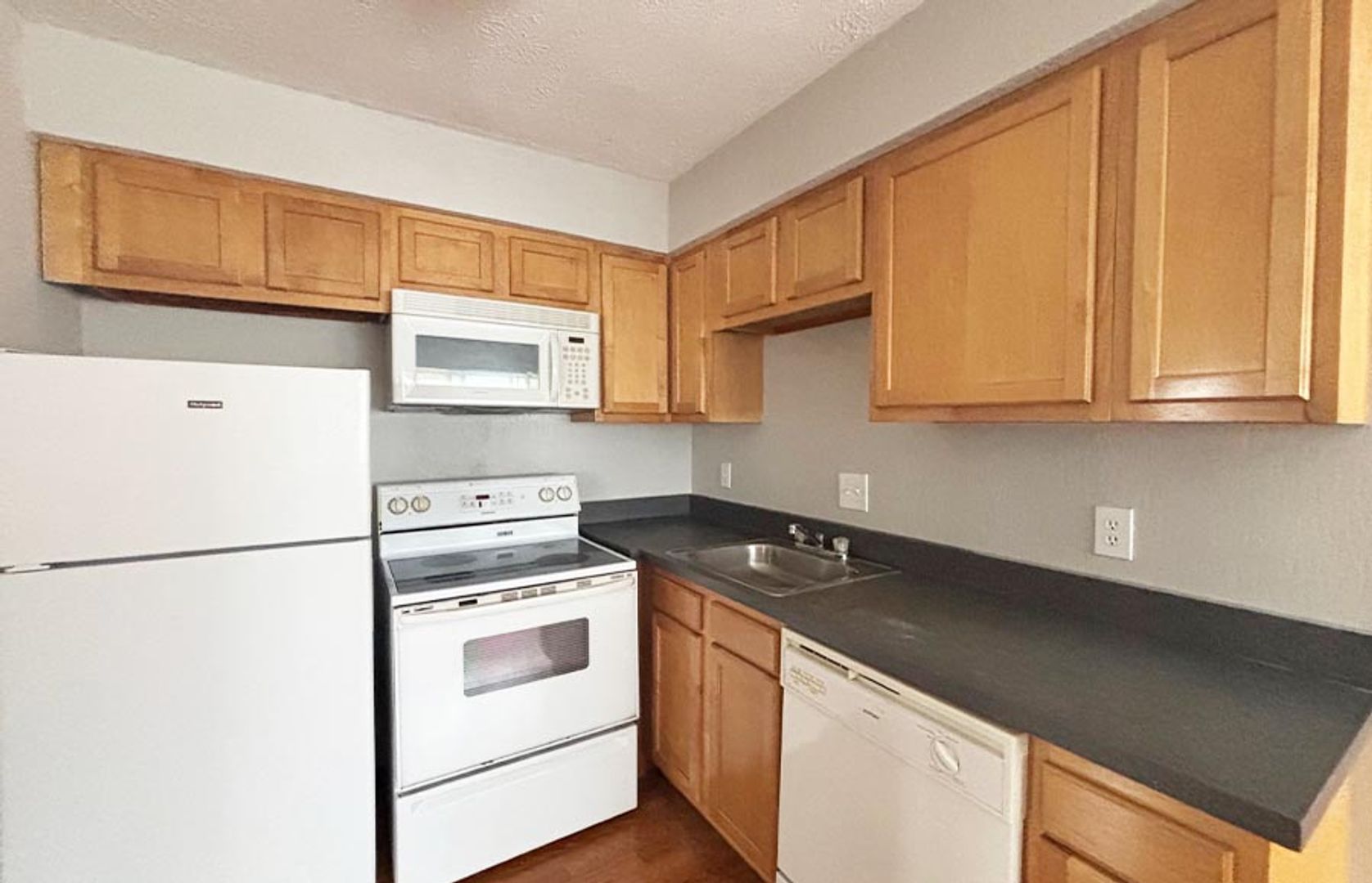 Cincinnati Apartment: 563 Lowell Avenue