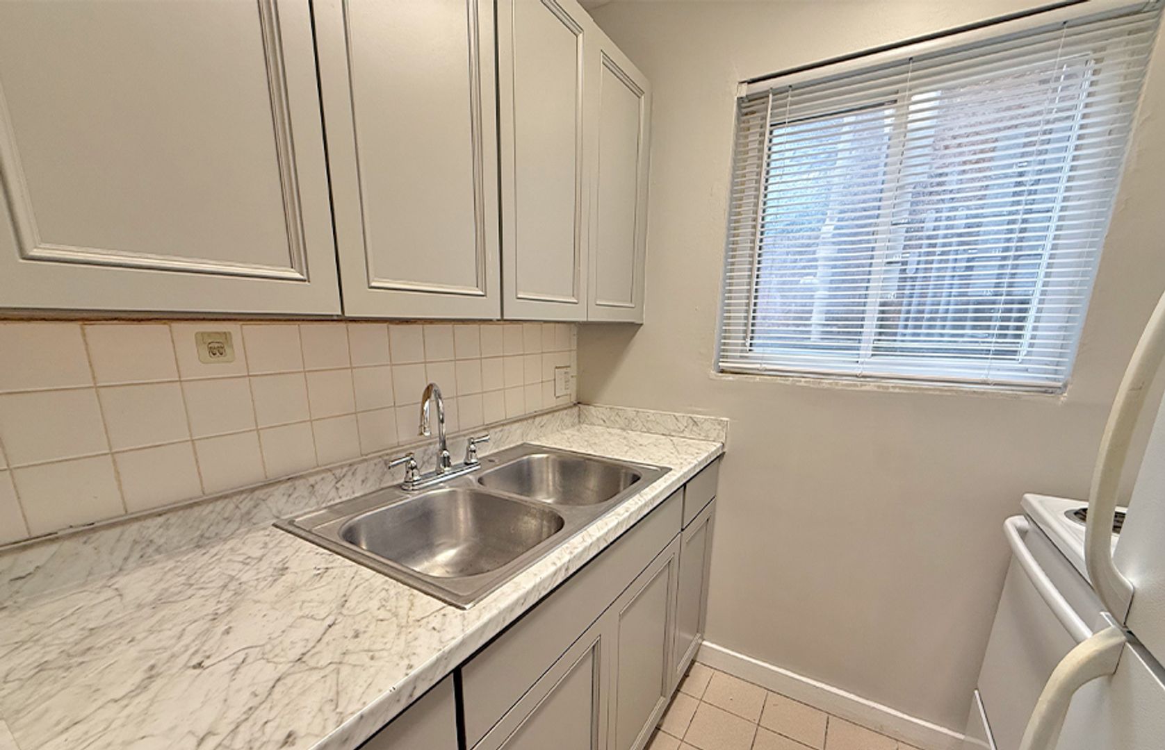 Cincinnati Apartment: 880 Lafayette Avenue