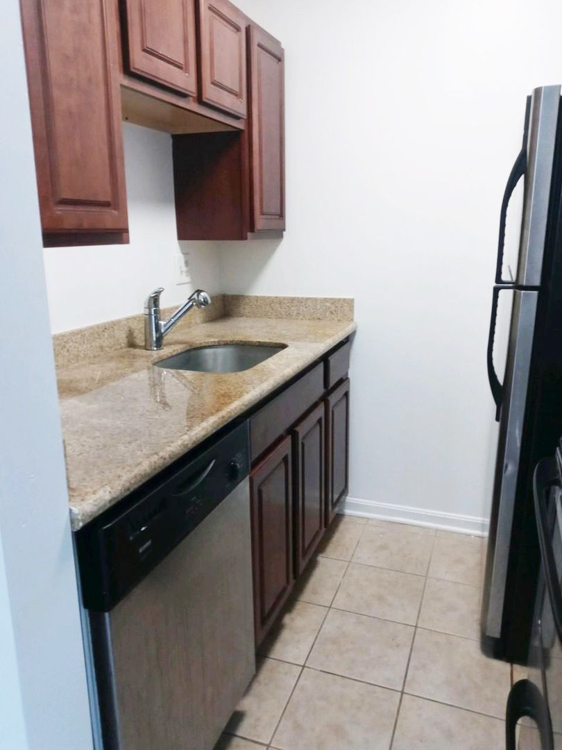 Cincinnati Apartment: 2200 Gilbert Avenue