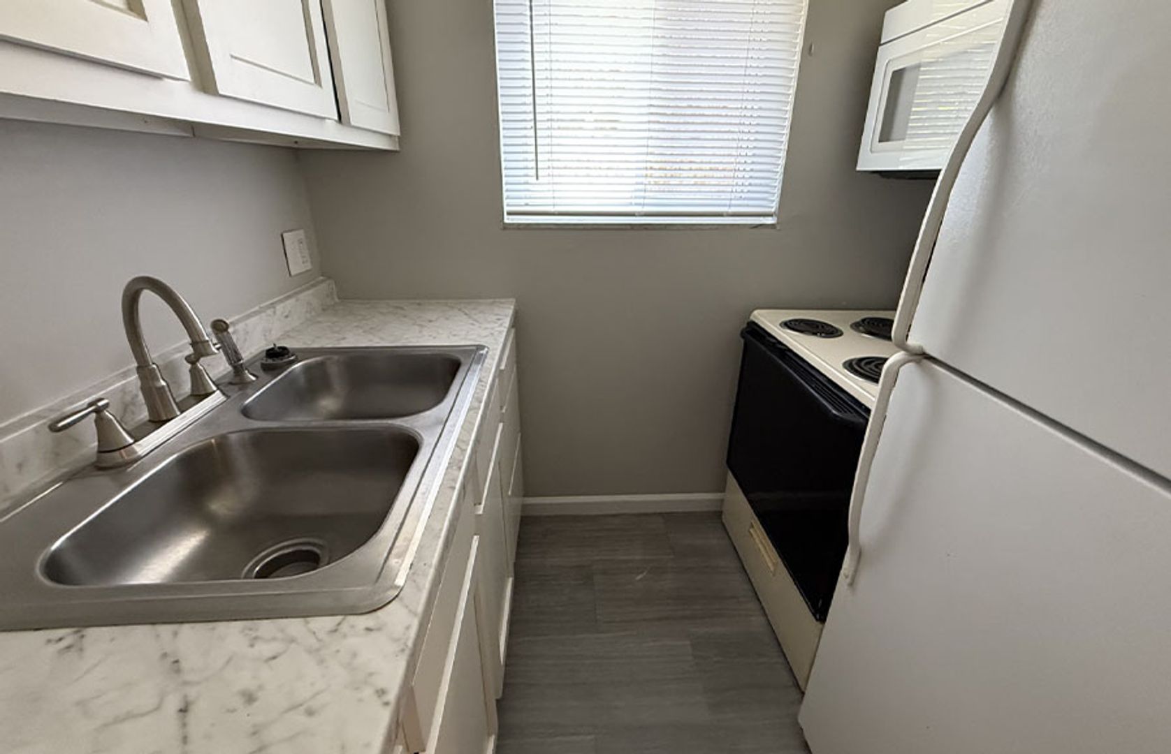Cincinnati Apartment: 880 Lafayette Avenue