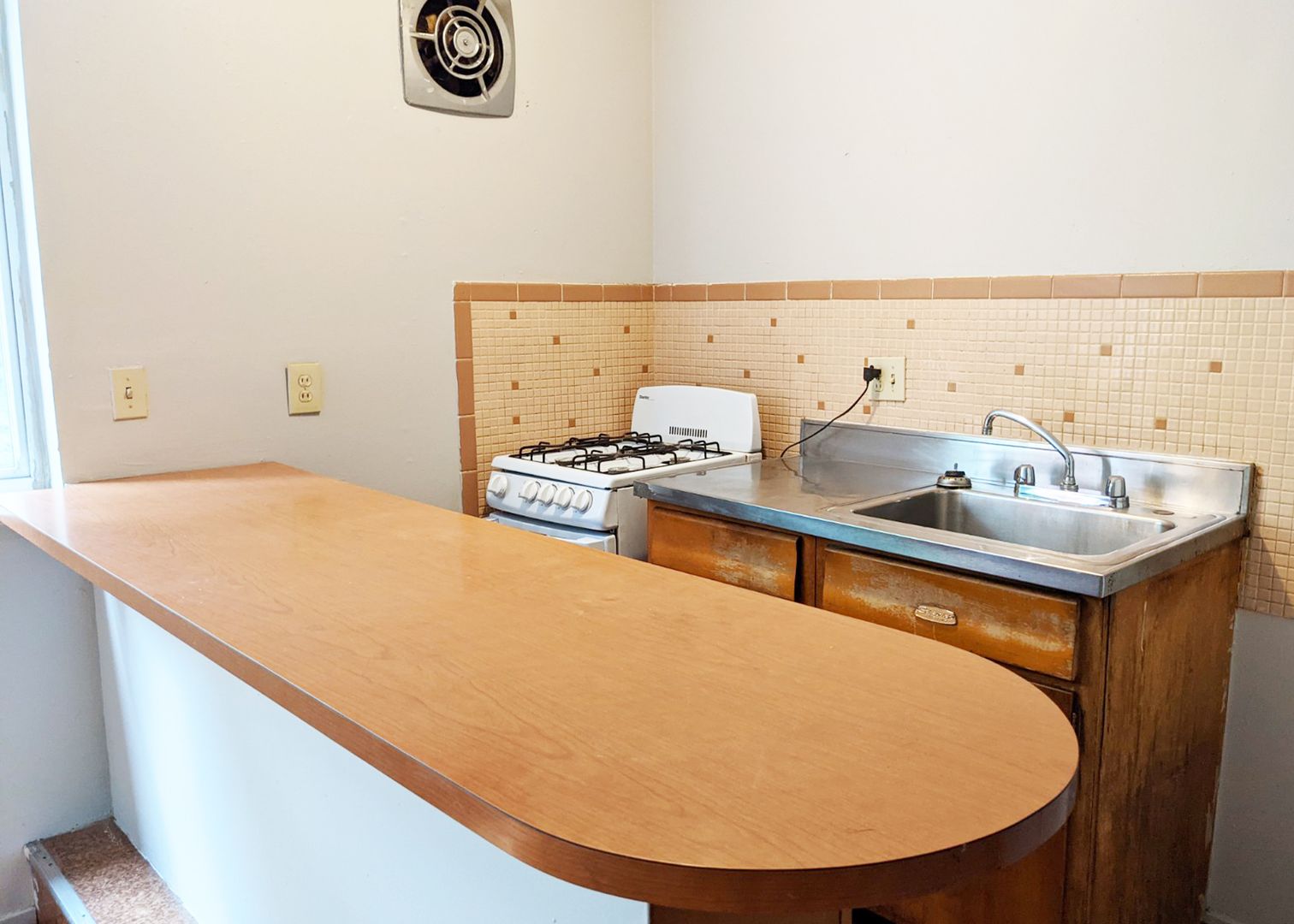 Cincinnati Apartment: 3233 Whitfield Avenue