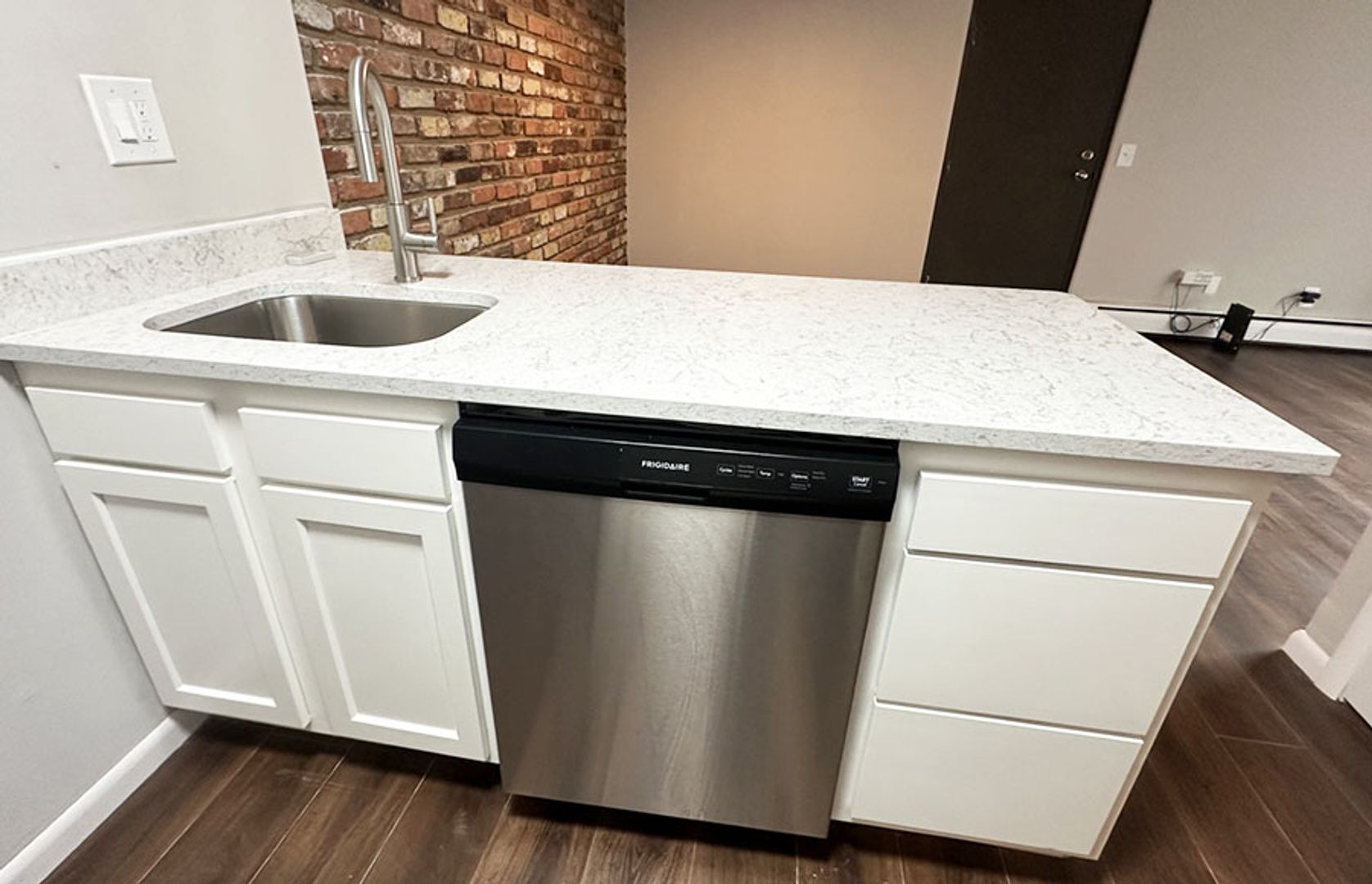 Cincinnati Apartment: 2065 Clifton Avenue