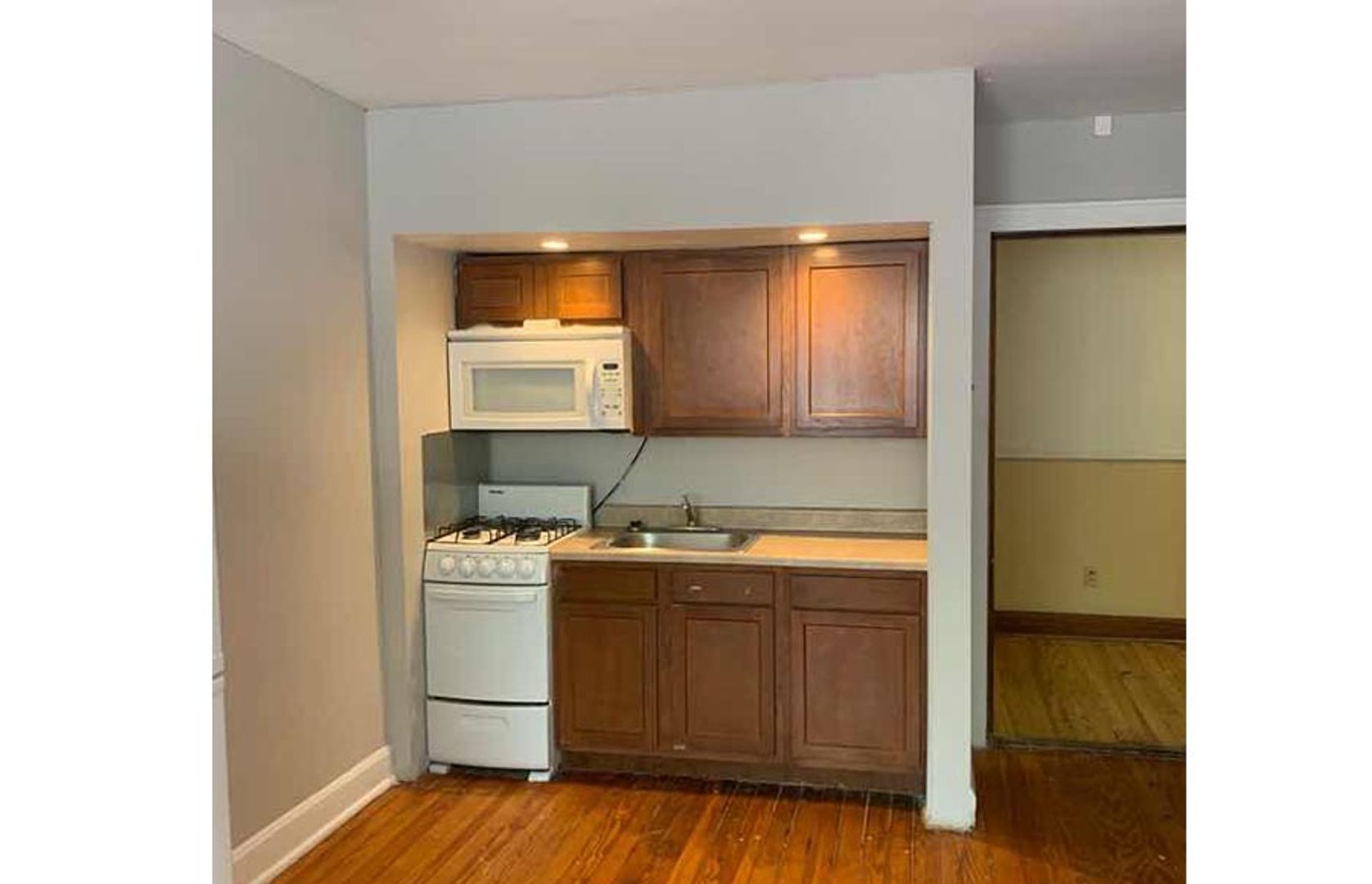 Cincinnati Apartment: 451 Ludlow Avenue